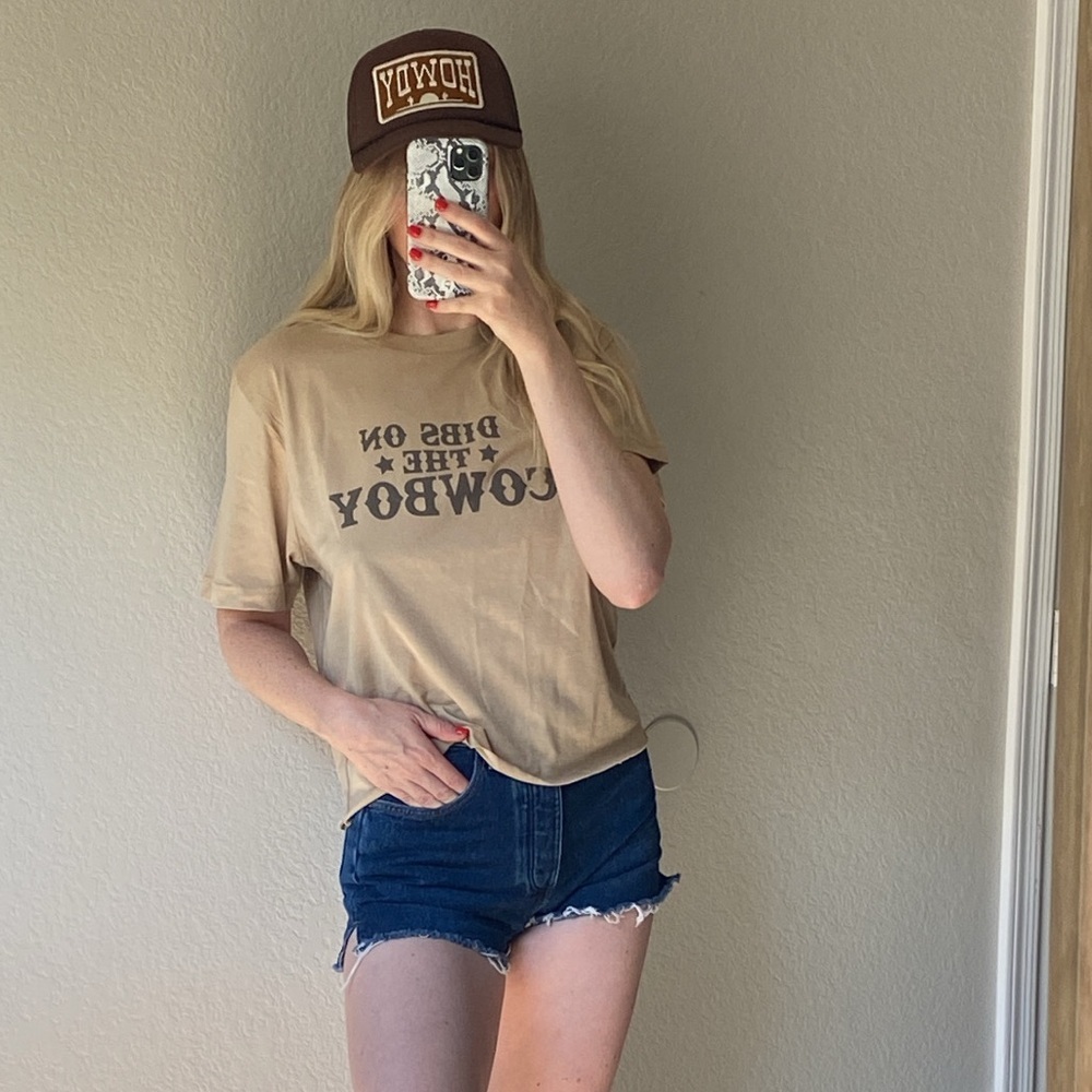 Dibs on the cowboy graphic tee - Picture 8 of 8